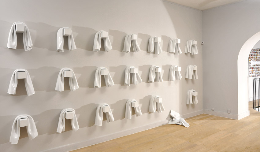 thumbnail - Tra Le Pieghe (Entre Les Plis)